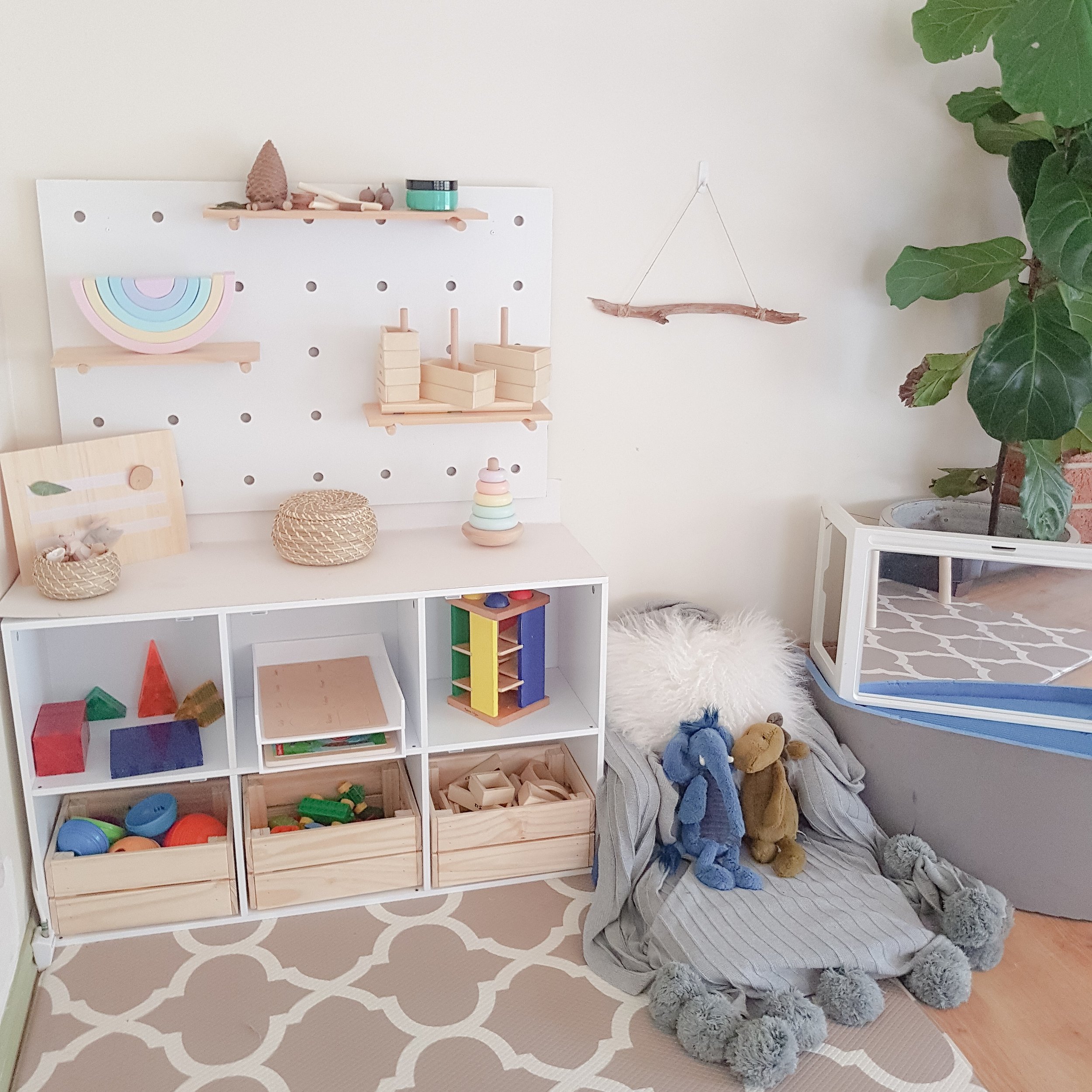 Minimalistic playroom courtesy of @play_learn_laugh