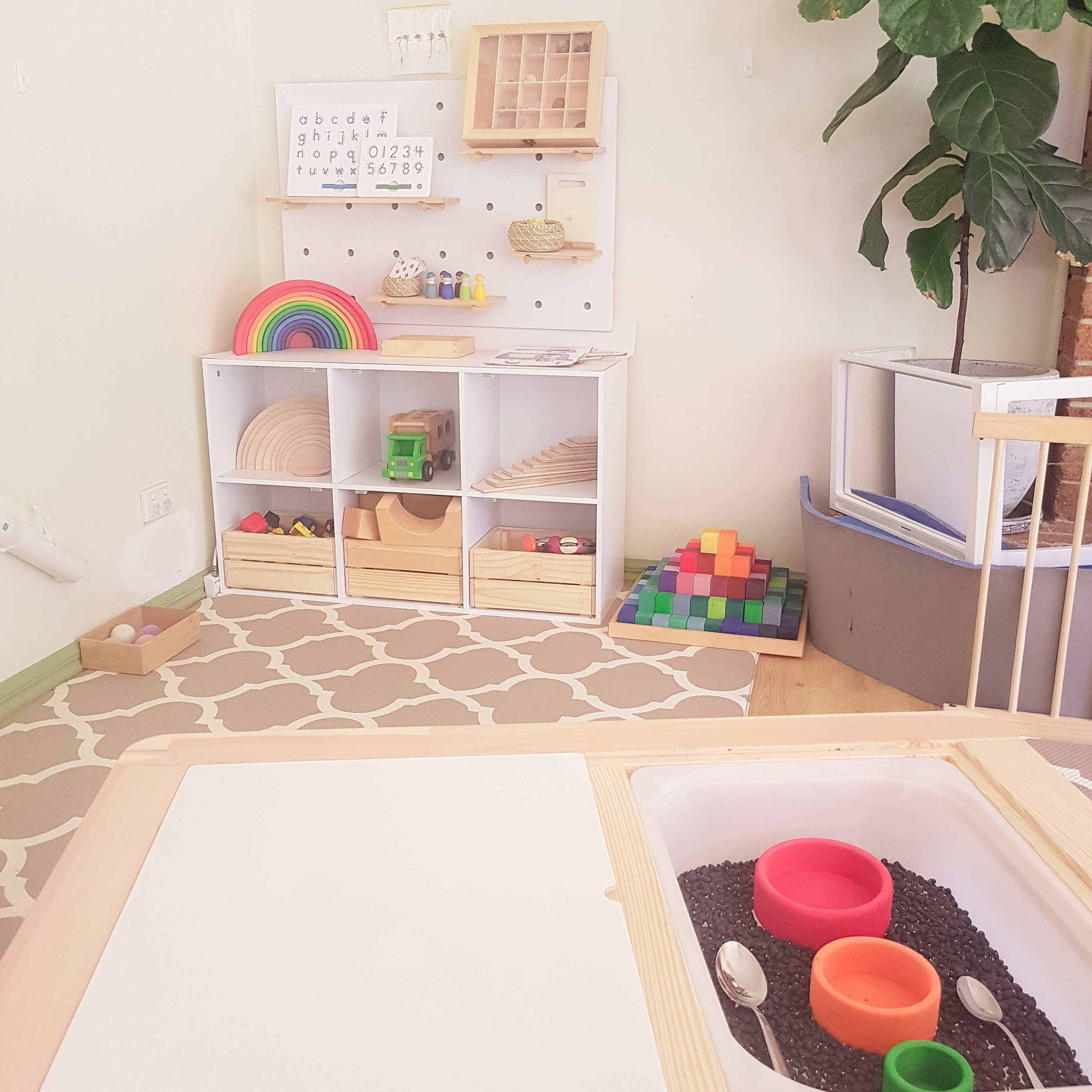 Minimalistic playroom courtesy of @zaras_play_tribe